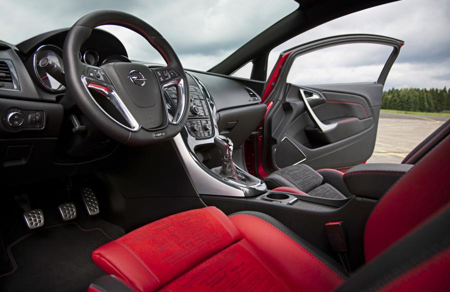  Opel GTC Paris Concept 2010 года  (фото 16 из 51)